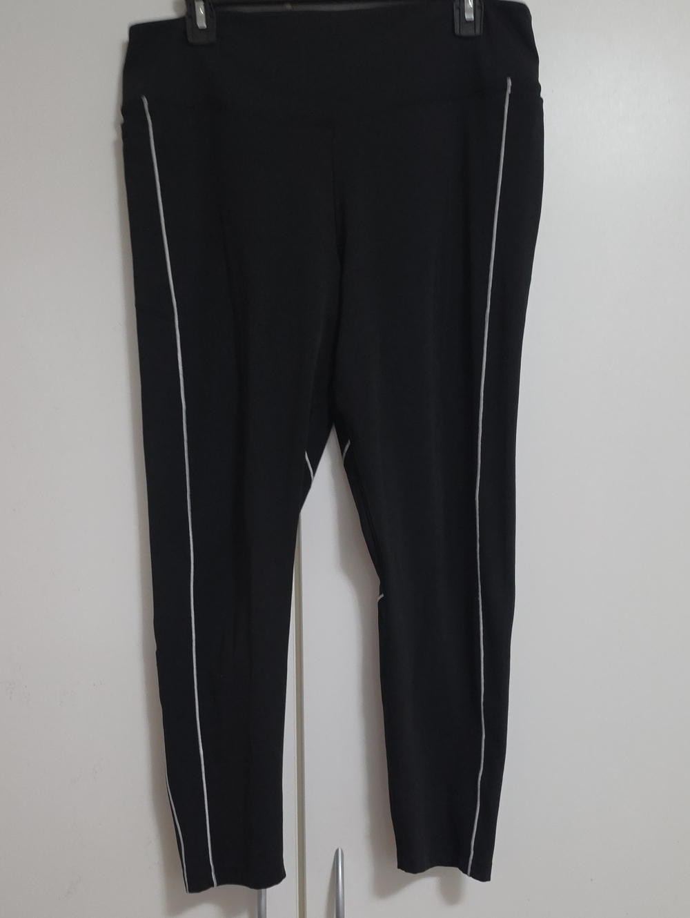 PINK Women’s Black Ponte Leggings